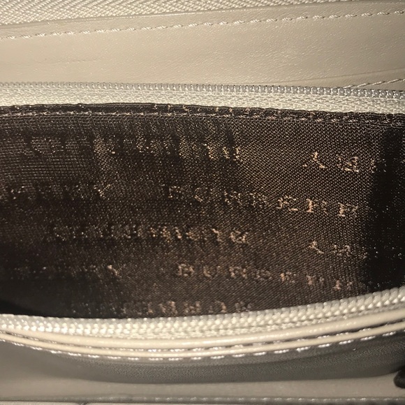 Burberry Smoke Nova Check Wallet - Picture 8 of 8